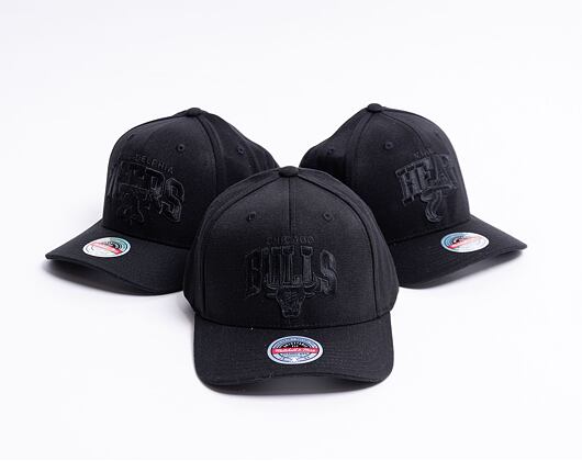 Kšiltovka Mitchell & Ness Chicago Bulls Black Out Arch 110 Snapback Black