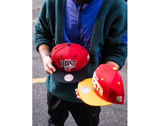Kšiltovka Mitchell & Ness Team Arch 2 Tone Snapback Miami Heat Red / Black