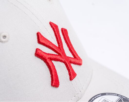 Kšiltovka New Era 9FORTY MLB League Essential New York Yankees - Stone / Red