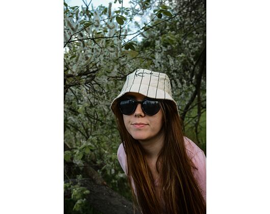 Klobouk Karl Kani Signature Pinstripe Bucket Hat cream/black