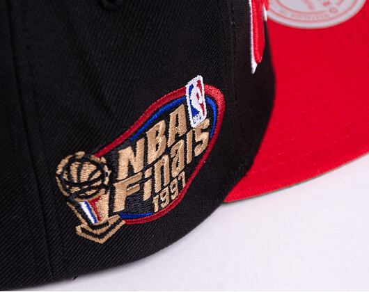 Kšiltovka Mitchell & Ness The Finals Snapback Chicago Bulls Black / Red