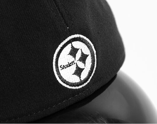 Kšiltovka New Era 39THIRTY NFL22 Sideline Pittsburgh Steelers Black / White
