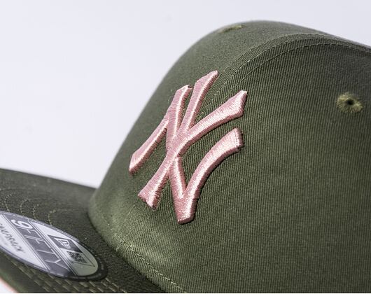 Kšiltovka New Era 9FIFTY MLB Side Patch New York Yankees New Olive / Dirty Rose