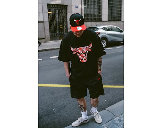 Triko New Era NBA Infill Logo Oversized Tee Chicago Bulls Black / Red