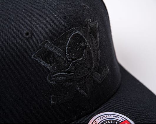 Kšiltovka Mitchell & Ness NHL Blk/Blk Logo Classic Red Ducks Black