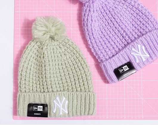 Dámský kulich New Era MLB Womens Cosy Pom Beanie New York Yankees Digital Lavender / White