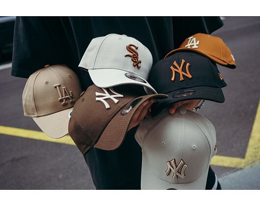 Kšiltovka New Era 9FORTY MLB Team Outline New York Yankees Stone / Toasted Peanut