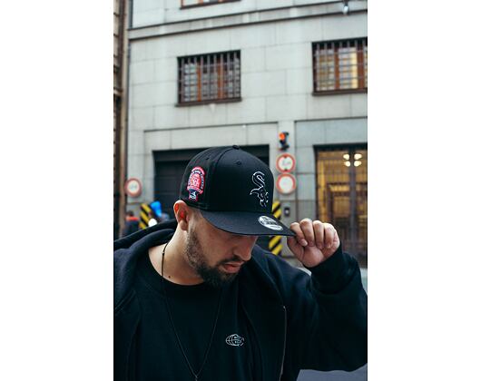 Kšiltovka New Era 9FIFTY MLB Side Patch Script Chicago White Sox Black / White