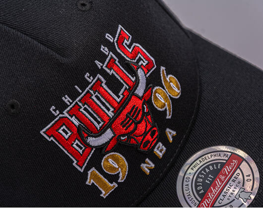 Kšiltovka Mitchell & Ness - NBA Championship Classic Red 1996 - Chicago Bulls - Black