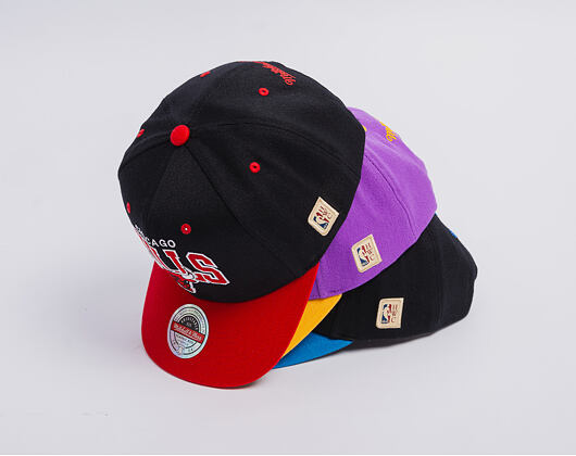 Kšiltovka Mitchell & Ness - NBA Team Arch Snapback - Chicago Bulls - Black / Red