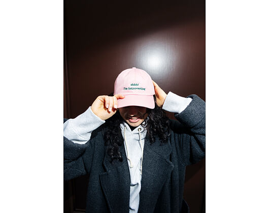 Kšiltovka 8by8 - Dadcap - "shhh! I'm introverting" - Baby Pink/Green