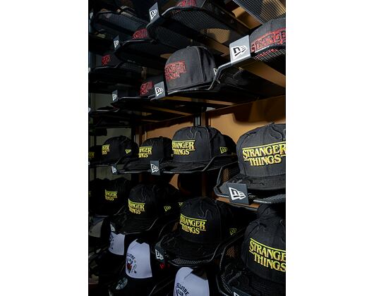 Kšiltovka New Era - All Over Vines 59FIFTY - Stranger Things - Black