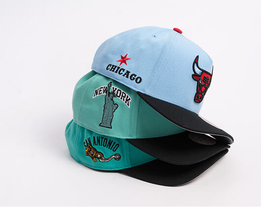 Kšiltovka Mitchell & Ness - In The City - NBA - Chicago Bulls - Light Blue