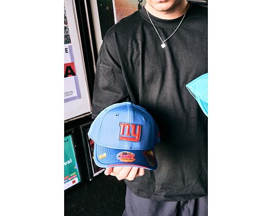 Kšiltovka New Era - NFL 2026 Sideline 9SEVENTY Stretch-Snap - NY Giants - Team Color