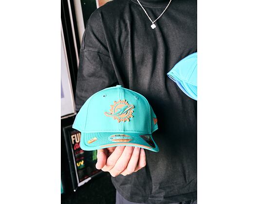 Kšiltovka New Era - NFL 2026 Sideline 9SEVENTY Stretch-Snap - Miami Dolphins - Team Color