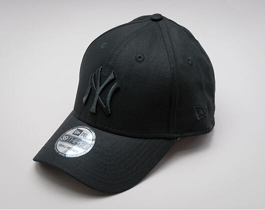 Kšiltovka New Era - MLB Essential 39THIRTY - NY Yankees - Black / Black