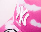 Kšiltovka New Era 9FORTY A-Frame Trucker MLB Cloud All Over Print Trucker New York Yankees Orange / 