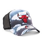Kšiltovka New Era 9FORTY A-Frame Trucker NBA Cloud All Over Print Trucker Chicago Bulls Dark Grey / 