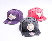 Kšiltovka Mitchell & Ness Chicago Bulls JS18253 Snow Washed Natural