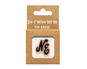 Připínáček New Era - Branded Cap Pin Script - Gold / Black