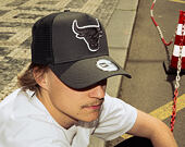 Kšiltovka New Era - NBA Outline 9FORTY A-Frame Trucker - Chicago Bulls - Steel / White