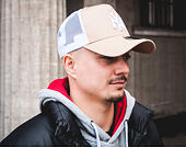 Kšiltovka New Era Essential New York Yankees 9FORTY TRUCKER Camel/White Snapback