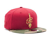 Kšiltovka New Era Team Camo Cleveland Cavaliers 9FIFTY Cardinal/Woodland Camo Snapback