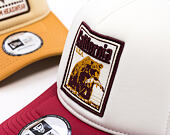 Kšiltovka New Era - Branded Graphic Patch 9FORTY Trucker - White / Cherry