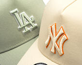 Kšiltovka New Era - MLB Outline 9FORTY A-Frame Trucker - NY Yankees - Cream / Orange