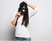 Dámská Kšiltovka New Era Essential Trucker Atlanta Braves 9FORTY Black/Silver Wing Snapback