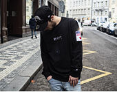 Mikina New Era Far East Crewneck Black