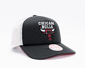 Kšiltovka Mitchell & Ness Off The Backboard Trucker Chicago Bulls Black / White