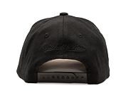 Kšiltovka Mitchell & Ness NHL Blk/Blk Logo Classic Red Blackhawks Black