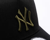 Kšiltovka New Era - MLB Essential 9FORTY Trucker - NY Yankees - Black / Rifle Green