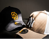 Kšiltovka New Era Essential New York Yankees 9FORTY TRUCKER Camel/White Snapback