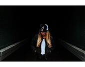 Dámská Kšiltovka New Era Essential Trucker Atlanta Braves 9FORTY Black/Silver Wing Snapback