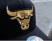 Kšiltovka Mitchell & Ness Chicago Bulls Bullion Black/Gold 110