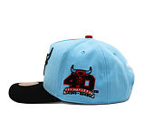 Kšiltovka Mitchell & Ness - In The City - NBA - Chicago Bulls - Light Blue