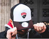 Kšiltovka New Era Corse Ducati 9FORTY TRUCKER White/Black Snapback