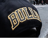 Kšiltovka Mitchell & Ness Chicago Bulls Bullion Black/Gold 110