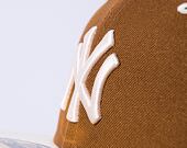 Kšiltovka New Era 59FIFTY MLB WS Sidepatch Trail Mix New York Yankees Toasted Peanut / Chrome White