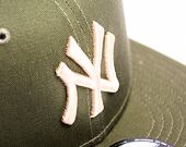 Kšiltovka New Era 9FIFTY MLB League Essential New York Yankees Olive / Stone