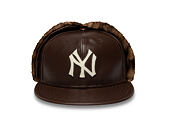 Kšiltovka New Era - MLB IMAGE DROP Leather Dog-Ear 59FIFTY - NY Yankees - Deep Auburn