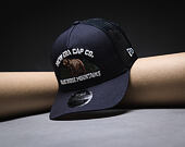 Kšiltovka New Era - Branded Graphic 9FORTY M-CROWN A-Frame Trucker - Navy
