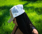 Kšiltovka New Era Essential New York Yankees 9FORTY TRUCKER Camel/White Snapback