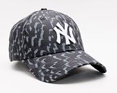Kšiltovka New Era 9FORTY All over Camo New York Yankees Strapback Graphite