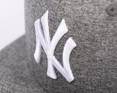 Kšiltovka New Era 9FIFTY MLB Jersey New York Yankees Snapback Heather Graphite/Optic White