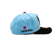 Kšiltovka Mitchell & Ness - In The City - NBA - Chicago Bulls - Light Blue