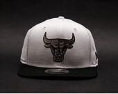Kšiltovka New Era Metallic Chicago Bulls 9FIFTY White Snapback