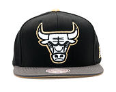 Kšiltovka Mitchell & Ness Gold Tip SB NBA Chicago Bulls Black/Gold Snapback